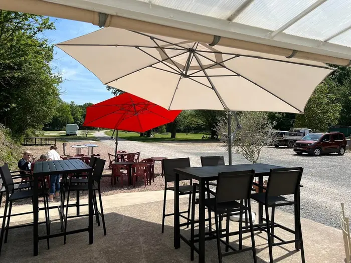 Bar, snack et restaurant sur place