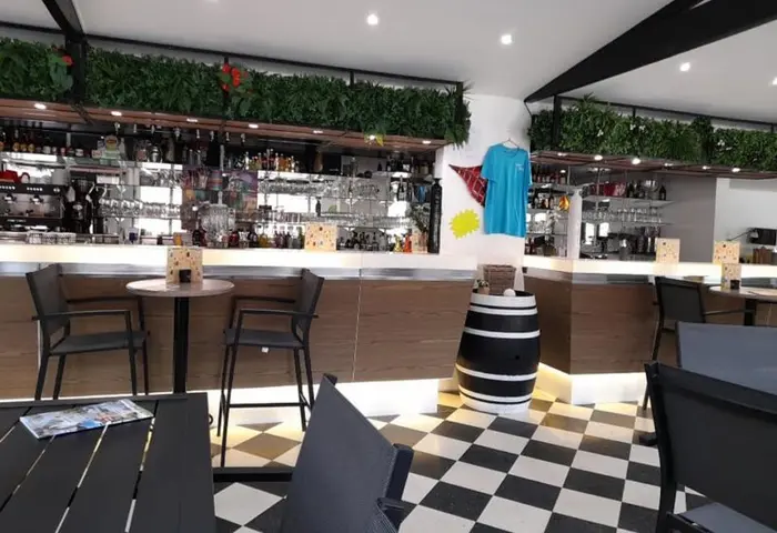 Bar, snack et restaurant sur place