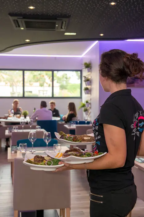 Commerces et pauses gourmandes sur place