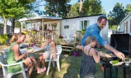 Pause gourmande entre bar, snack et épicerie