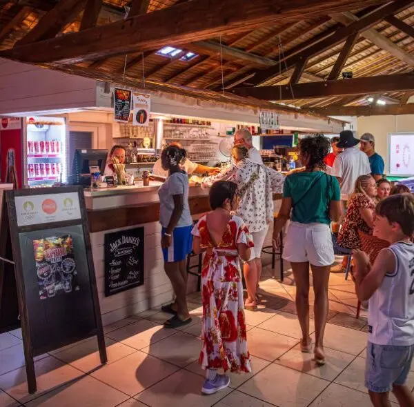 Bar et snack au cœur du séjour