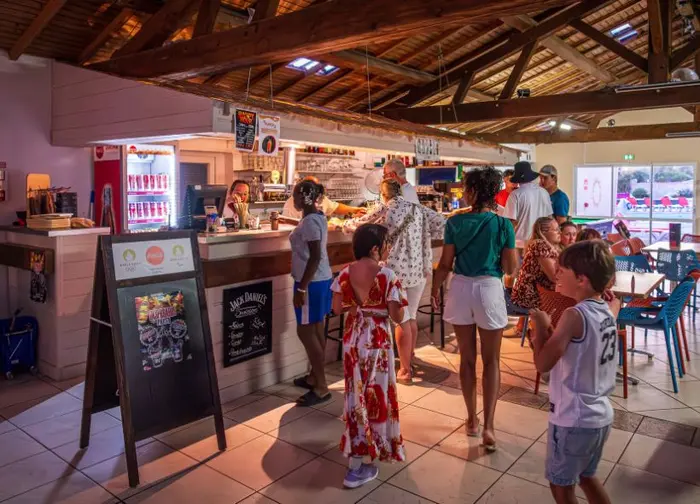 Bar et snack au cœur du séjour