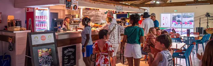 Bar et snack au cœur du séjour