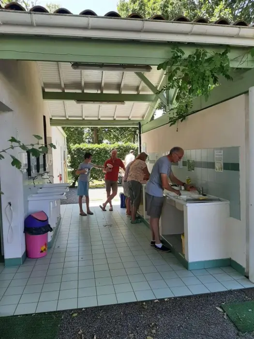 Bar convivial et repas en plein air