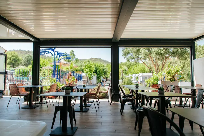 Restaurant, bar et petit-déjeuner sur place
