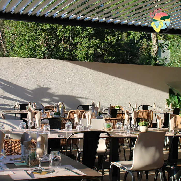 Restaurant, bar et petit-déjeuner sur place