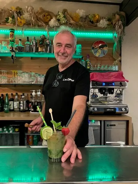Restaurant, bar et petit-déjeuner sur place