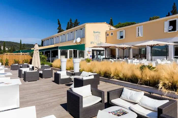 Restaurant, snack et courses sur place