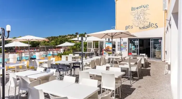 Restaurant, snack et courses sur place
