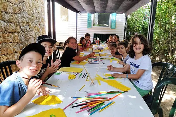 Table sur place et dépannage pratique