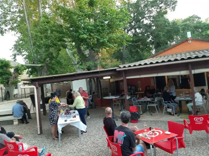 Des repas et courses sur place