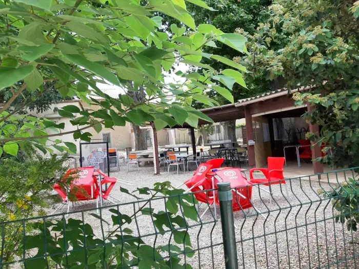 Des repas et courses sur place