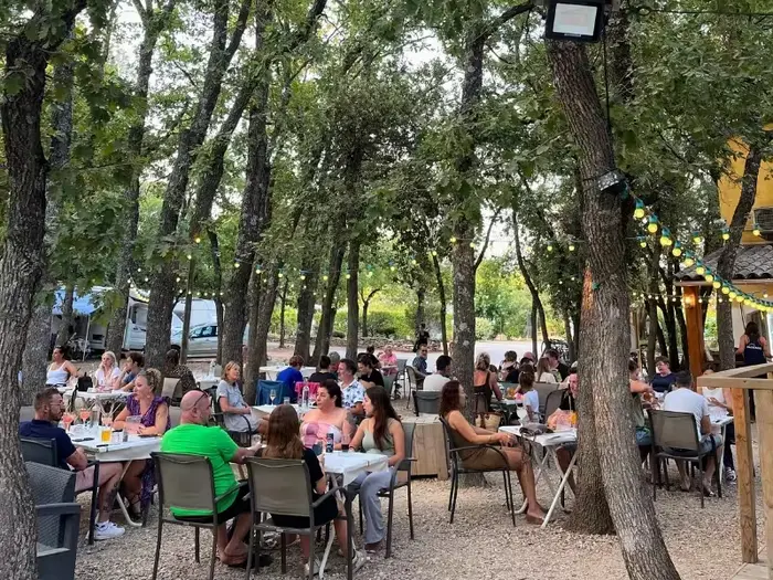 Restaurant, bar et dépannage sur place