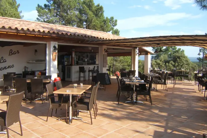 Bar et restauration sur terrasse