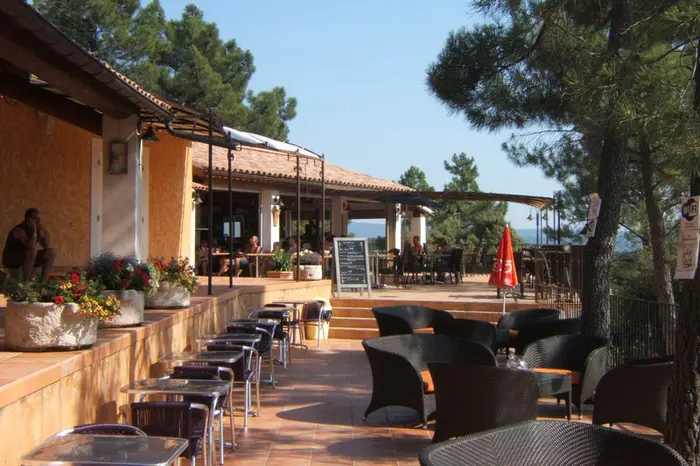 Bar et restauration sur terrasse