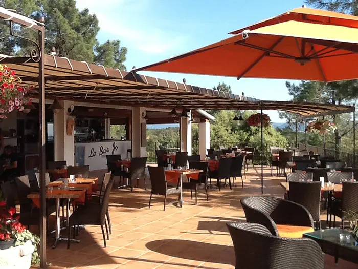 Bar et restauration sur terrasse