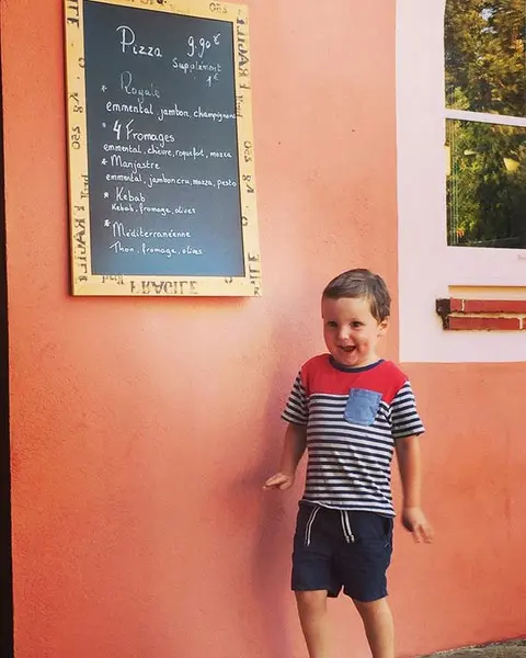 Bar, snack et épicerie sur place