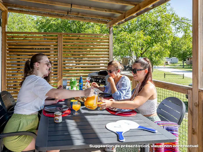 Une table et des pauses sur place