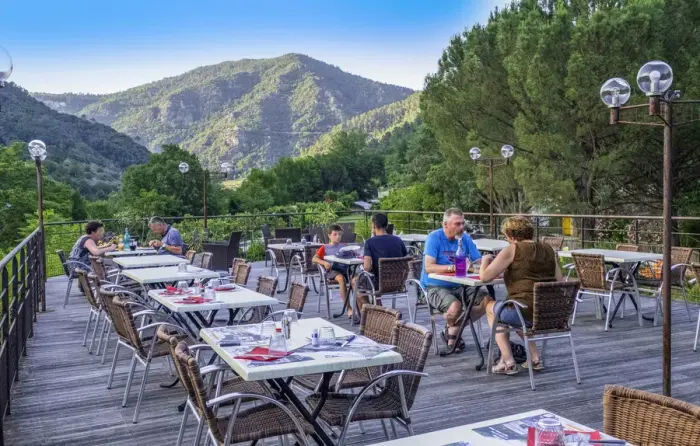 Une table et des pauses sur place