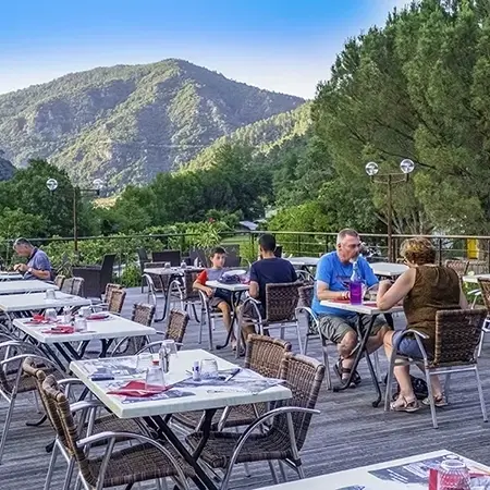 Une table et des pauses sur place