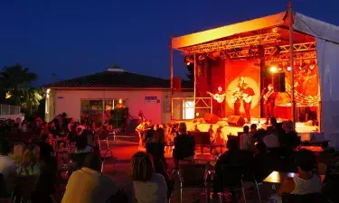 Restaurant, bar et épicerie réunis