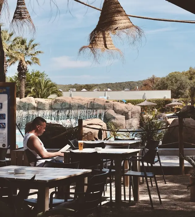 Restaurant, bar et restauration sur place