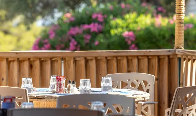Restaurant, snack et courses d’appoint