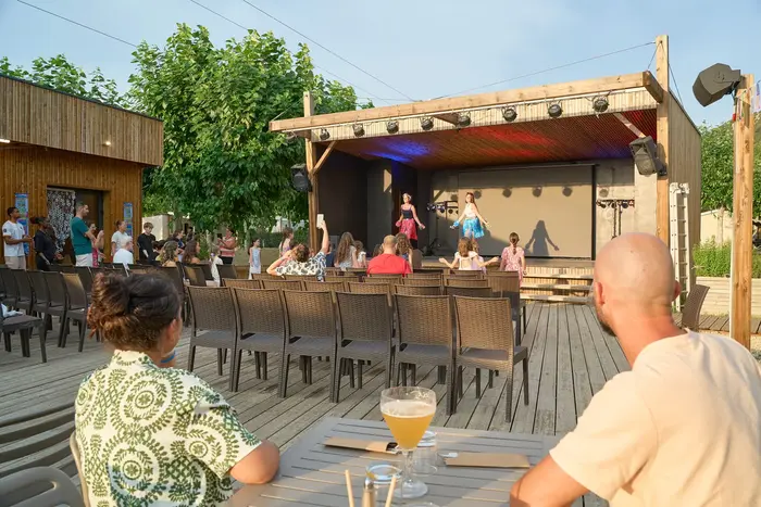 Restaurant, snack et courses sur place