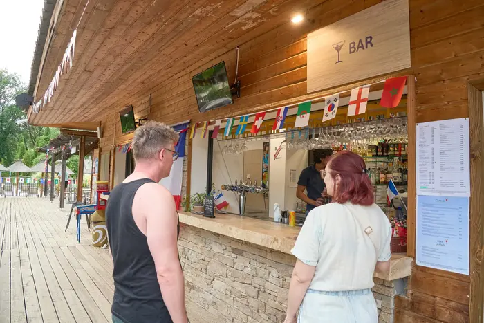 Restaurant, snack et courses sur place