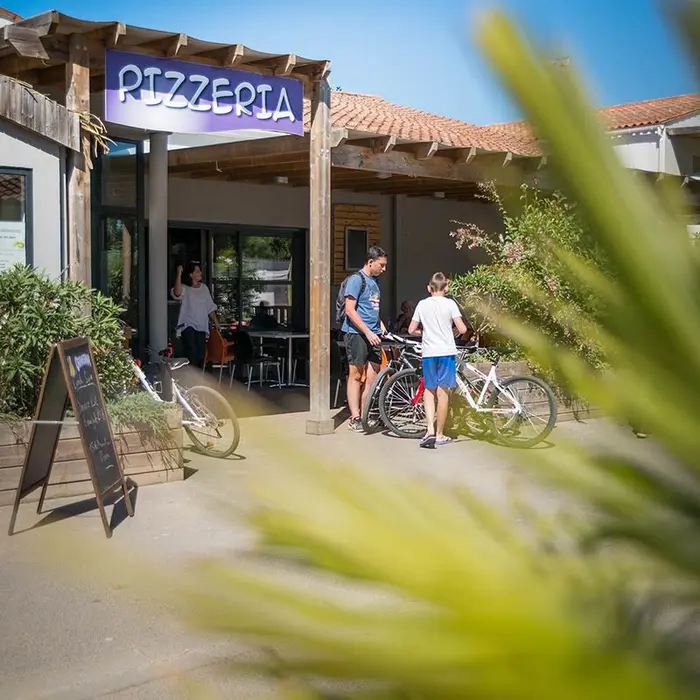 Bar, restaurant et snack en saison