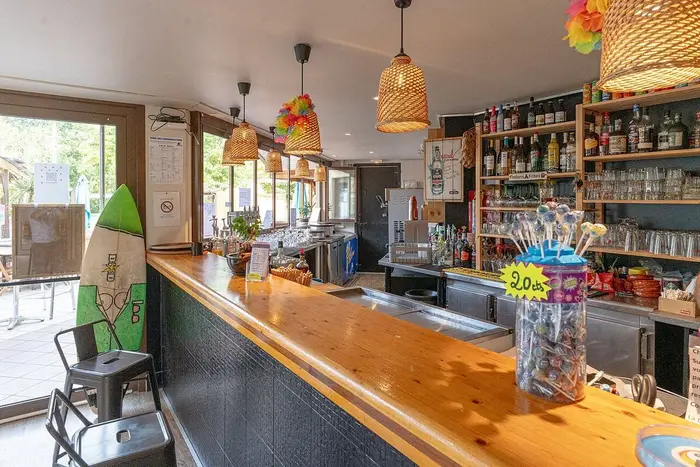 Bar et snack au rythme du séjour