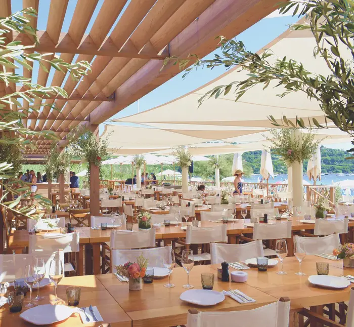 Restaurant sur place et pain du matin