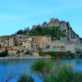 Entre lac, villages et reliefs alpins