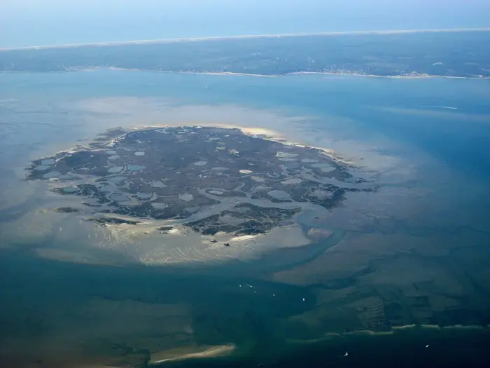 Cabanes tchanquées de l’île aux Oiseaux