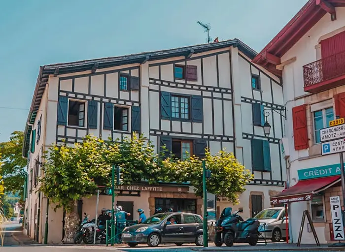 Pays basque entre villages et reliefs