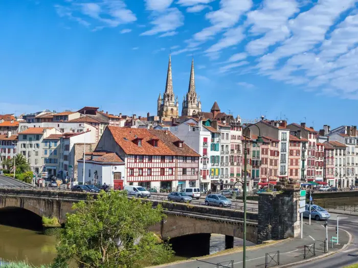 Pays basque entre villages et reliefs
