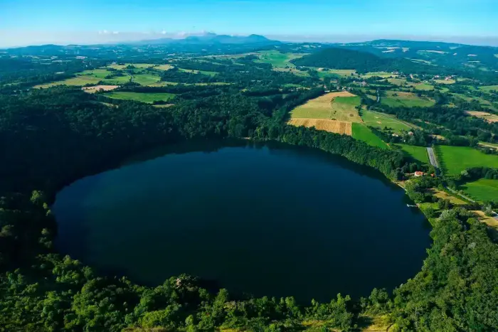Volcans, patrimoine et villes thermales