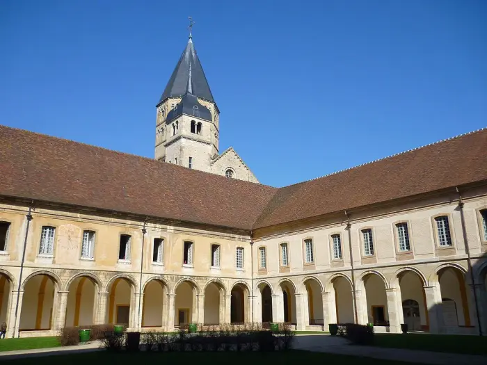 Châteaux, abbaye et voie verte