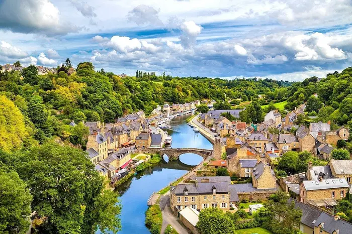Entre village côtier et Côte d’Émeraude