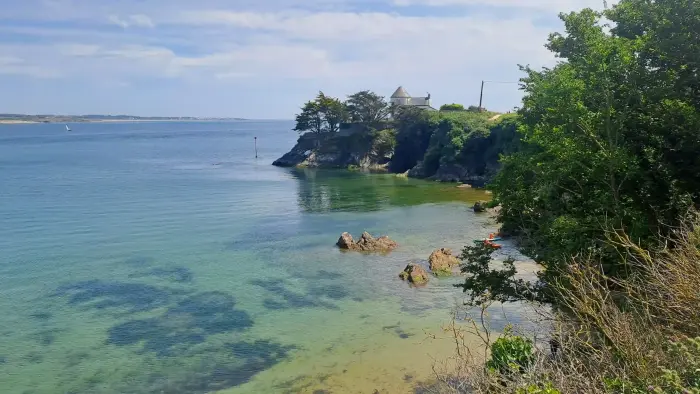 Entre sentier côtier, ports et villes
