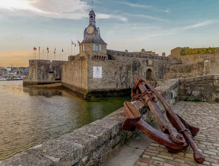 Entre littoral breton, port et cité fortifiée