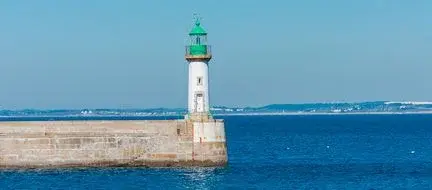 Entre littoral breton, port et cité fortifiée