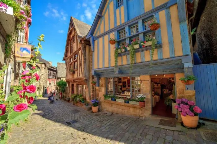 Dinan