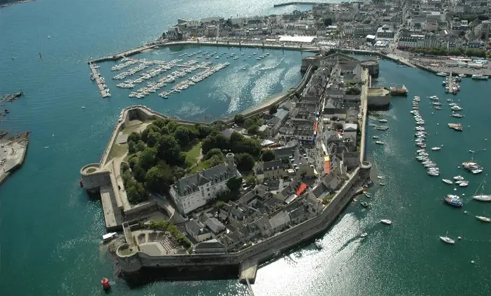 Entre ports, villages et cités bretonnes