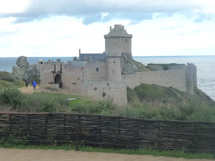 Entre remparts, abbaye et caps bretons