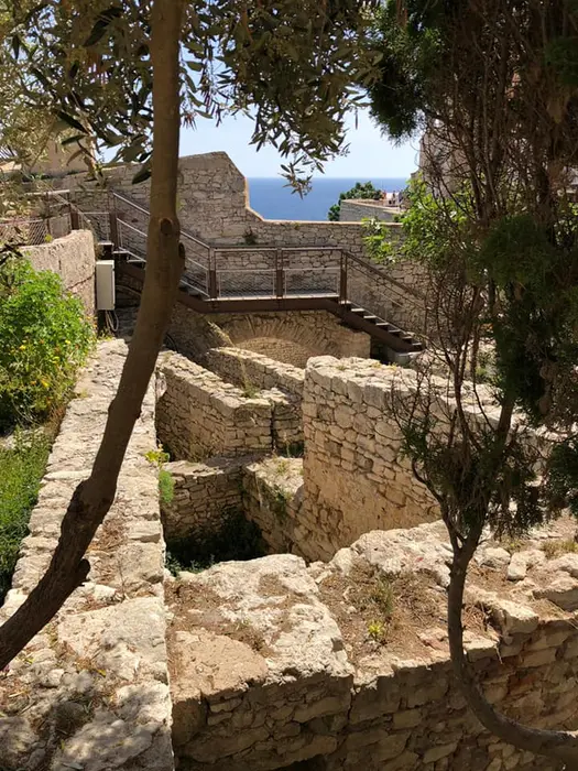 Bonifacio, falaises et patrimoine corse