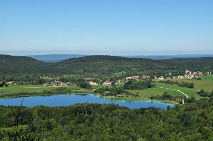Lacs, cascades et villages du Jura