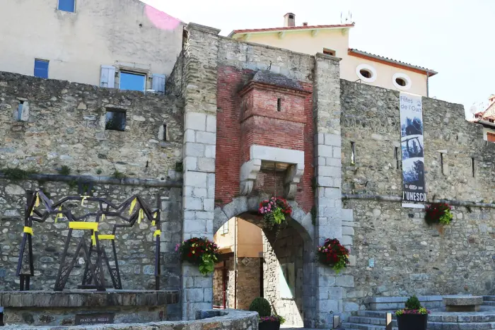 Patrimoine fortifié et nature du Canigou
