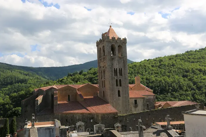 Patrimoine fortifié et nature du Canigou