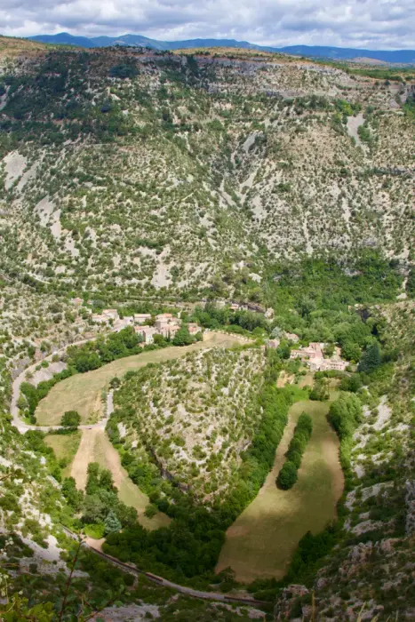 Villages, cirques et patrimoine autour
